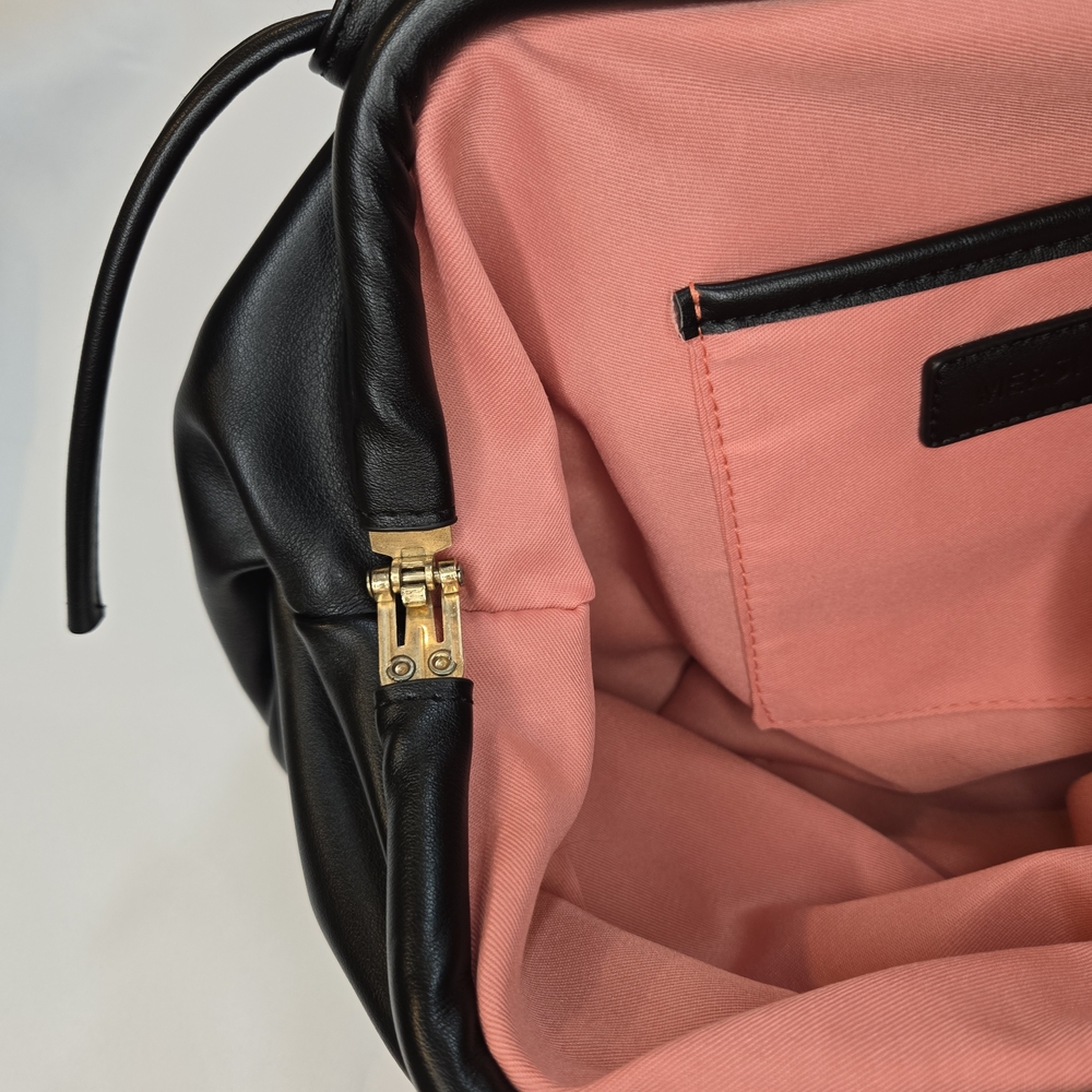 Mersi Black Leather Bag with Coral Lining - Picture 10 of 16